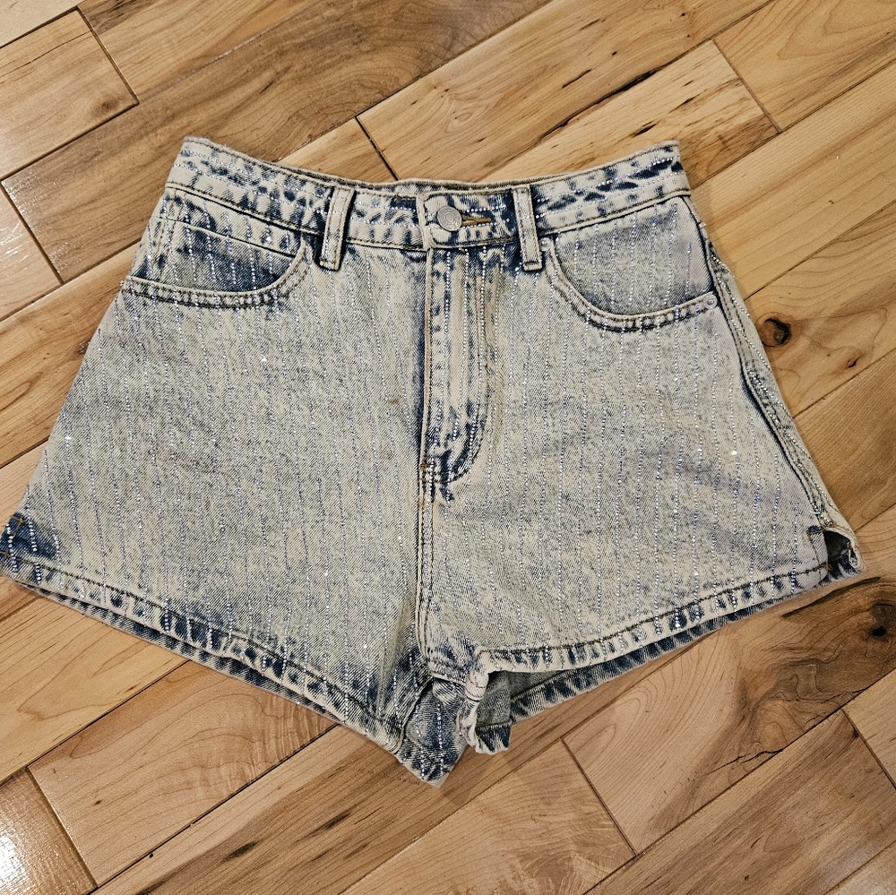 Shorts - Picture 3 of 4